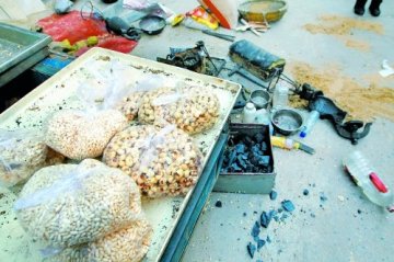 男子操作爆米花机发生爆炸 上唇几乎被炸掉