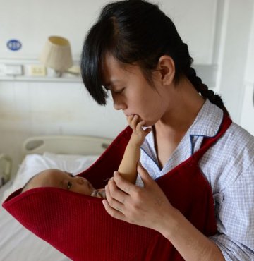 两妈妈相互捐肝救子
