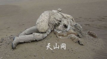 新疆库木塔格沙漠发现金黄头发男性干尸