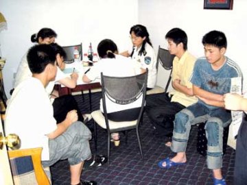 一顿酱牛肉放倒八员工 诊断：急性痢疾急性胃炎