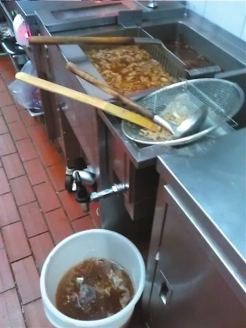 部分吉野家餐具基本不消毒废弃米饭重上桌