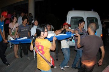 彝良地震灾区及时转运伤员