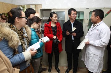中央媒体赴河南省实地采访报道中药治疗艾滋病工作情况情况