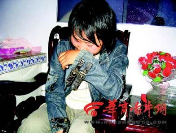 男子受伤送医院途中被妻子刺死在急救车内