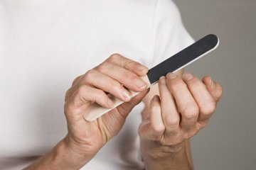 指甲变黑提示心脏病？从指甲看大病前兆