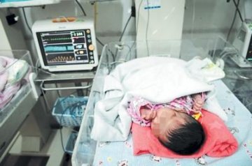 新生儿内脏全长反 医生称不影响发育