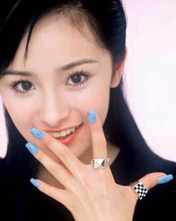 20岁美女清洁毛孔隐形大法