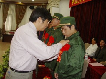 中山医学院本科2004级辛升同学光荣入伍