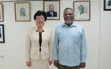 李斌主任会见圭亚那总理塞缪尔·海因兹