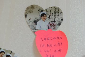 护士节爱心墙传递温暖