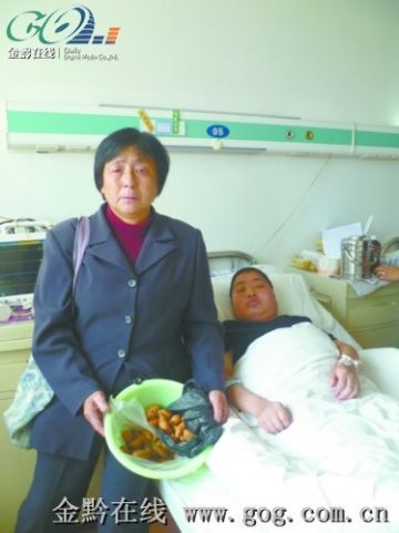 6旬女子为省钱给养子治病每日吃红薯充饥