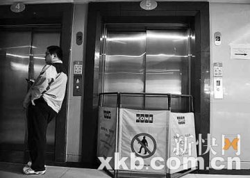 广州医学院附属第一医院电梯故障 十余医患被困半个钟