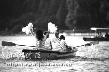 划船比赛，也能健美