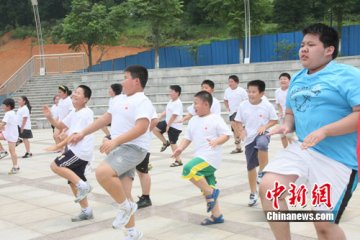 湖南小胖墩夏令营瘦身 专家量身定制“减肥处方”
