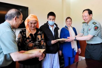 维族母亲捐肾救子