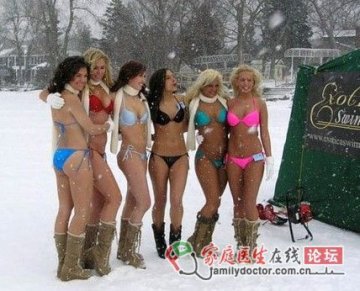 比基尼美女如何为极寒增添火辣辣的春色