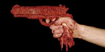 胆小慎入！用生肉做的衣服