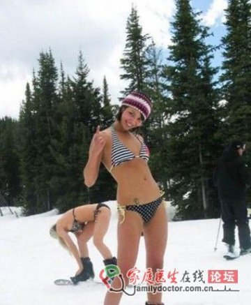 比基尼美女如何为极寒增添火辣辣的春色