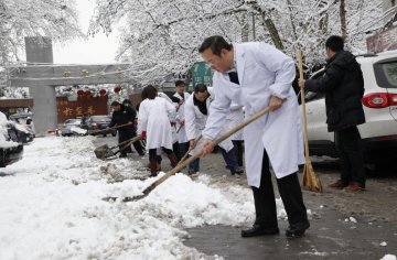 每日快报：大雪突袭 中大医院有序应对
