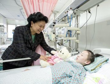 刘延东强调：高度重视儿童医疗保健 让每一个孩子快乐健康成长