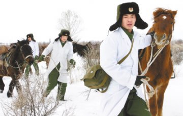 军医踏雪巡诊