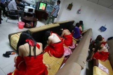 实拍各地警方扫黄现场