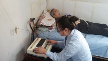 朝阳社区：医生上门服务 情暖老人心窝