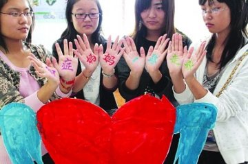 80后癌症妈妈家属将向社会回捐善款