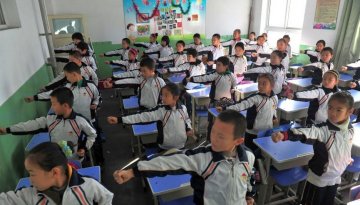 雾霾频频河北一小学独创“防霾”武术健身操