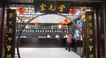 不做高毛利，不打价格战，不疯狂开店，这家药店照样称霸当地!
