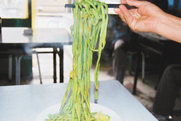 西安面店菠菜面被曝添加致癌化工色素