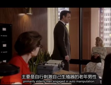 自行刺激生殖器的老年男人
