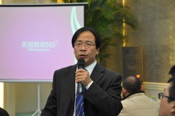 回答记者提问