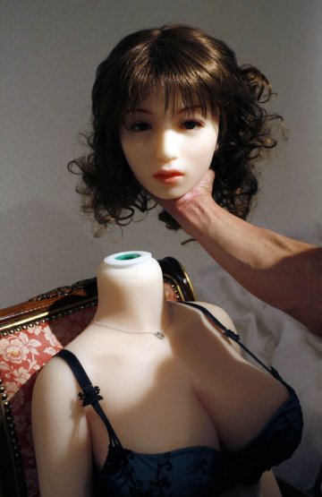 揭秘日本性爱娃娃制作过程