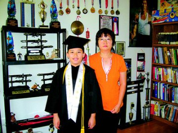 11岁华裔神童成副学士 盼19岁获博士学位