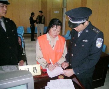 小学校长非法为村民取节育器致多人生育