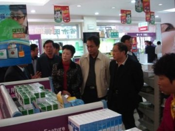 全国、省人大代表视察昆明市食品药品安全监管工作