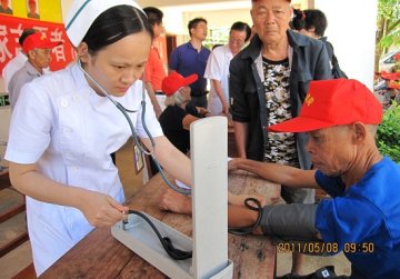 省人民医院义诊活动走进旧州镇敬老院