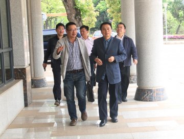 省财政厅综合处汪小平副处长到荣军医院调研