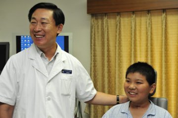 恶狗咬伤装人造喉管 恢复健康喉管摘除再发声