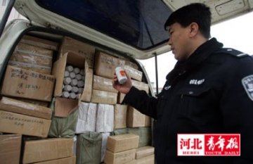 上百箱假药制作粗糙 石家庄查获最大邮购假药案