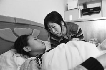 22岁女孩车祸受伤成“睡美人”终日昏睡不醒