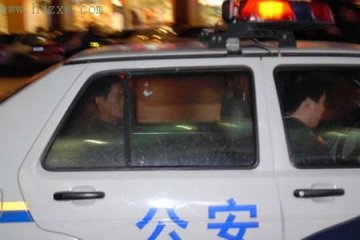 小偷行窃被抓拿出艾滋医学证明