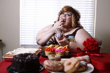 美恋食癖女子狂爱甜食体重400斤
