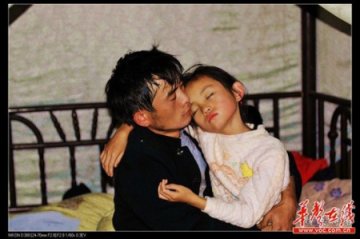 10岁女童身患吐血疾病 贫困父亲发帖求助