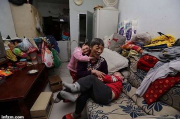 60岁失独母亲生龙凤胎：3人一条鱼吃1个月