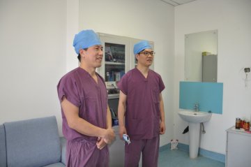 儿童3D腹腔镜手术实拍