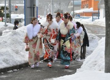 日本成人节少女漫步组图
