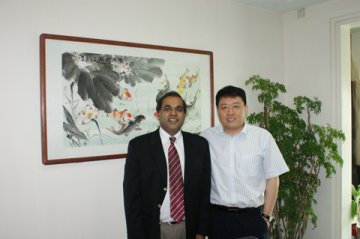 美国加州大学戴维斯脊柱中心主任Munish C. Gupta教授来访孙逸仙纪念医院