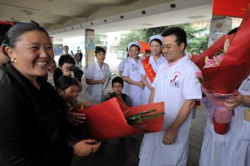 首批西藏山南地区先心病患儿抵湘接受免费手术治疗